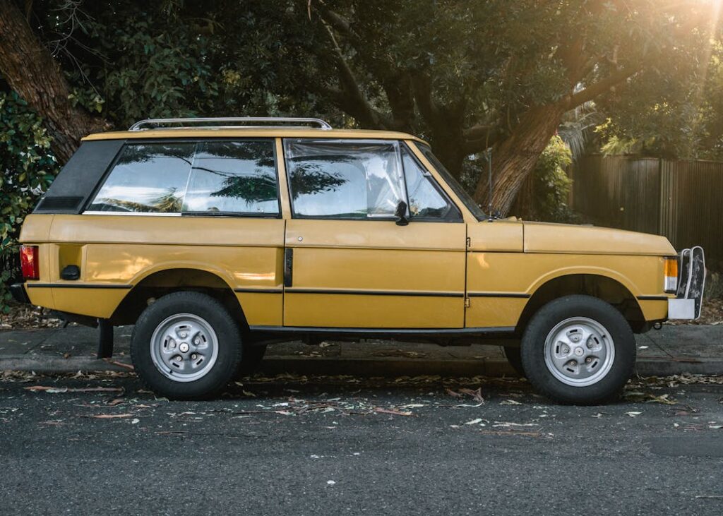 Free Photo of Parked Yellow SUV Stock Photo